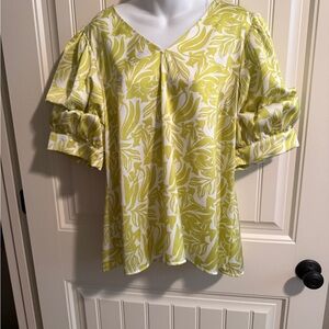 CeCe Lime and White Floral V-Neck Puff Sleeve Blouse